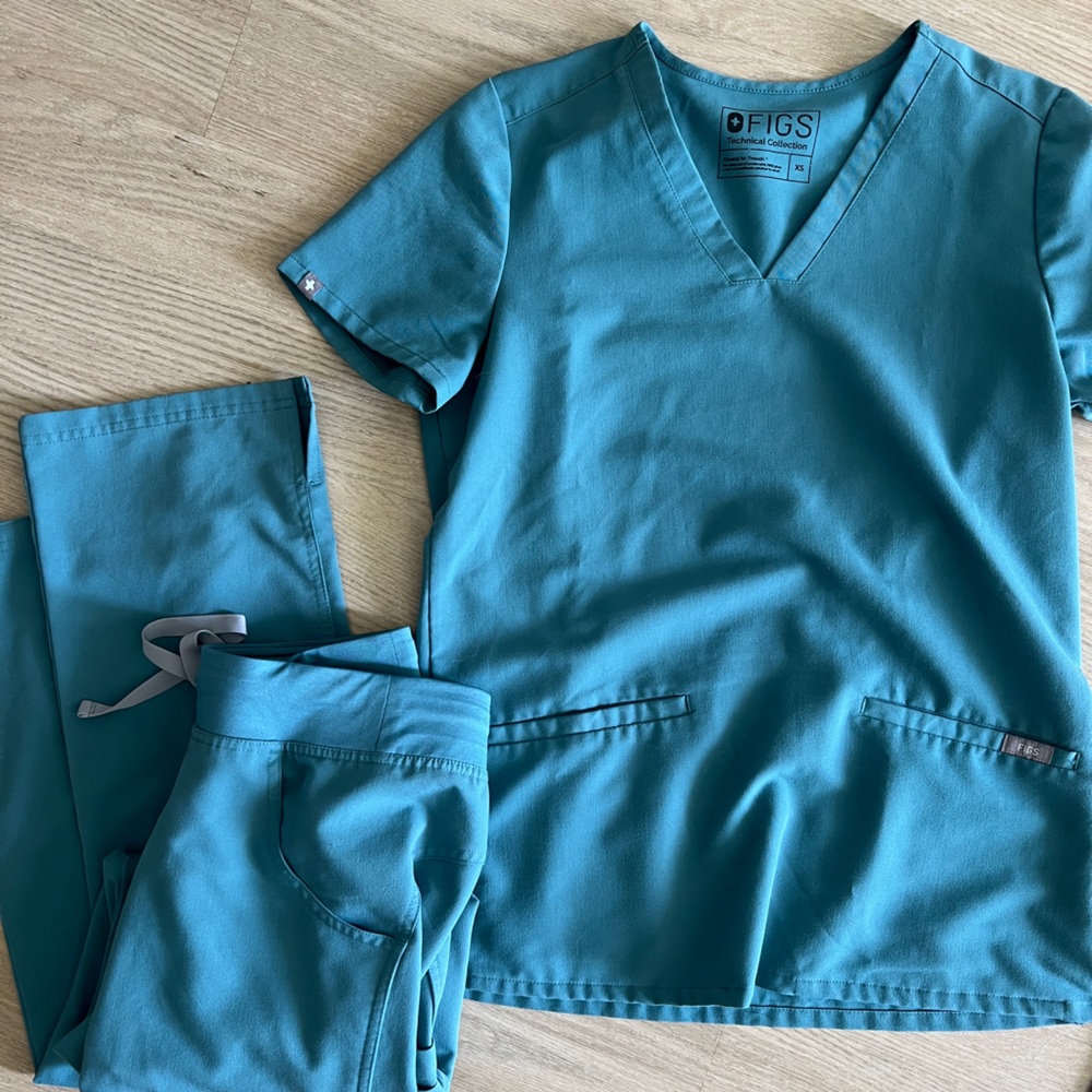 Figs Scrub Set